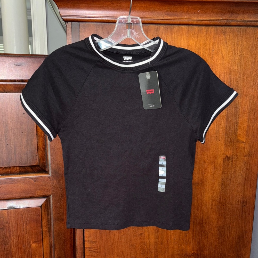NWT Levi’s Slim Fit Crewneck Top